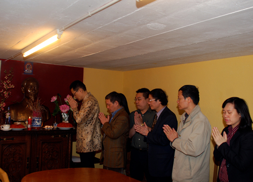 พิธีจุดธูปสักการะบูชาบรรพกษัตริย์Hùng ที่นครเจนีวา ประเทศสวิสเซอร์แลนด์